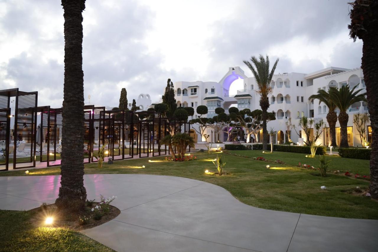 The Mirage Resort & Spa Hammamet Exterior foto The hotel at night